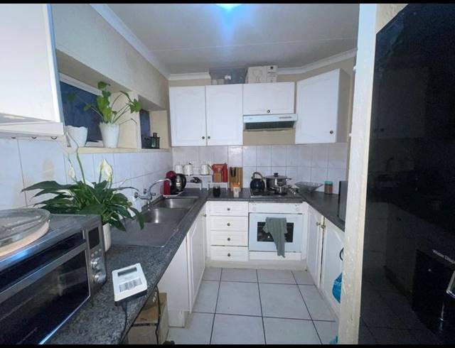 2 BEDROOM APARTMENT FOR SALE IN WINCHESTER HILLS